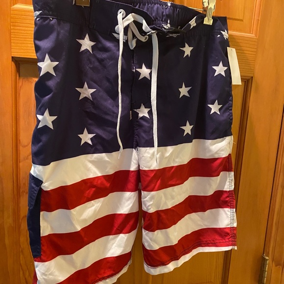 Men’s swimming trunks NWT - Picture 2 of 4